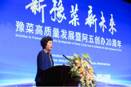 以鲤鱼为媒全球餐饮人齐聚郑州共话新豫菜 以鲤鱼为媒全球餐饮人齐聚郑州共话新豫菜