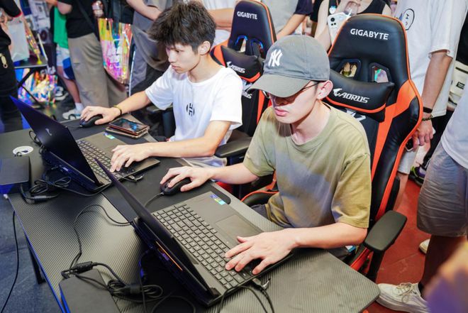 高能战力澎湃输出技嘉AORUS倾情助力雷克沙高校电竞挑战赛广州赛区英雄对决(图2)