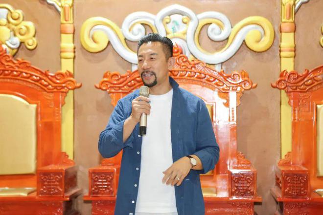 ③赛车轰鸣燃激情“烤全羊”盛宴迎宾客!走进暖城鄂尔多斯企业家商务考察活动圆满落幕(图5)