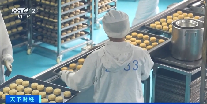 中秋未至月饼先行美味抢“鲜”出海!这里的企业满负荷生产(图2)